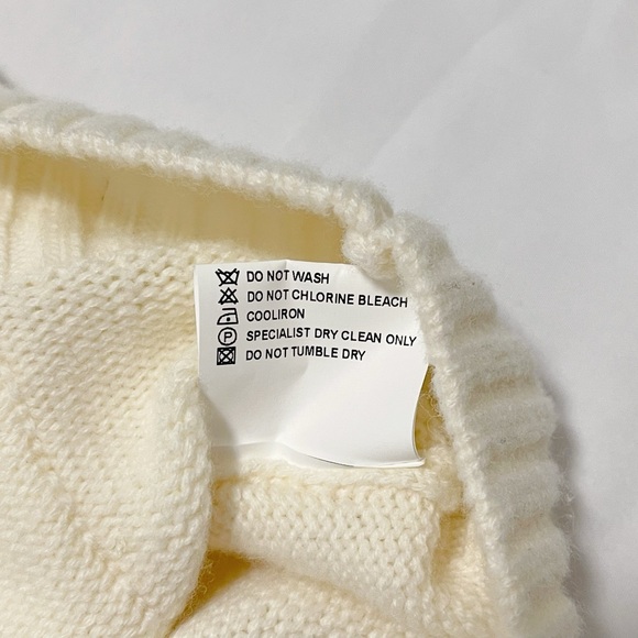 100% Wool V-Neck Ribbed Cardigan - Picture 10 of 10